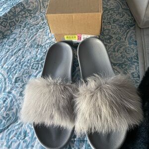 Womens Brand New Ugg Silver Grey Slides size 8